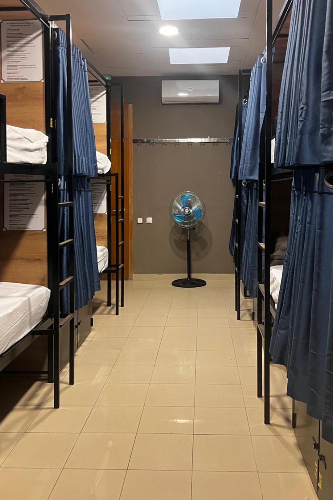 מדריד Hostel Estrella 20 מראה חיצוני תמונה